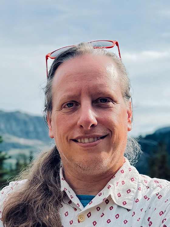 Headshot of Travis Smith